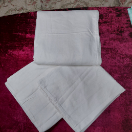 Комплект постельного белья (пододеяльник 143х215,2 наволочки 70х70см),ткань плотная х/б ткань.Новый.